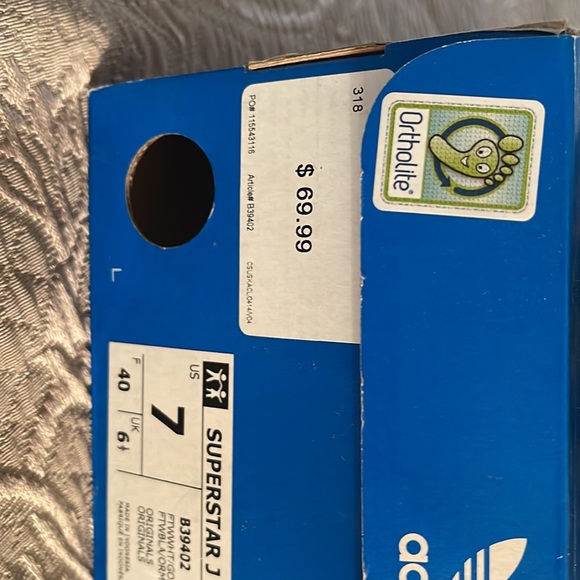 Men’s adidas superstar J white/gold tennis shoe size 7 - Picture 3 of 8